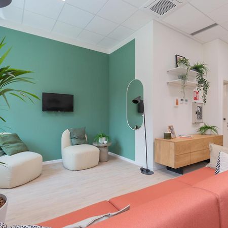 Well-Located Campus Rooms Near City Park Милано Екстериор снимка