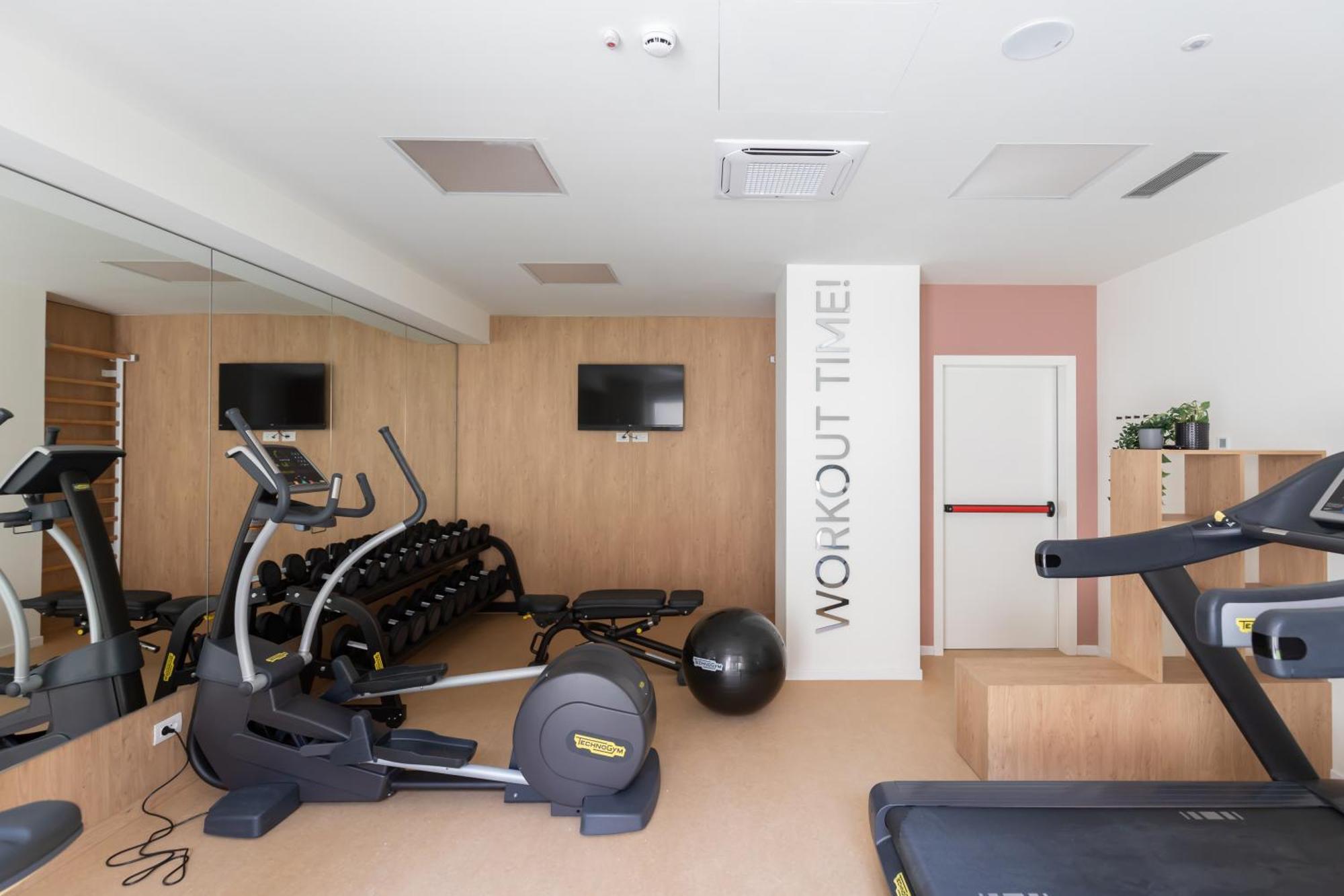 Well-Located Campus Rooms Near City Park Милано Екстериор снимка