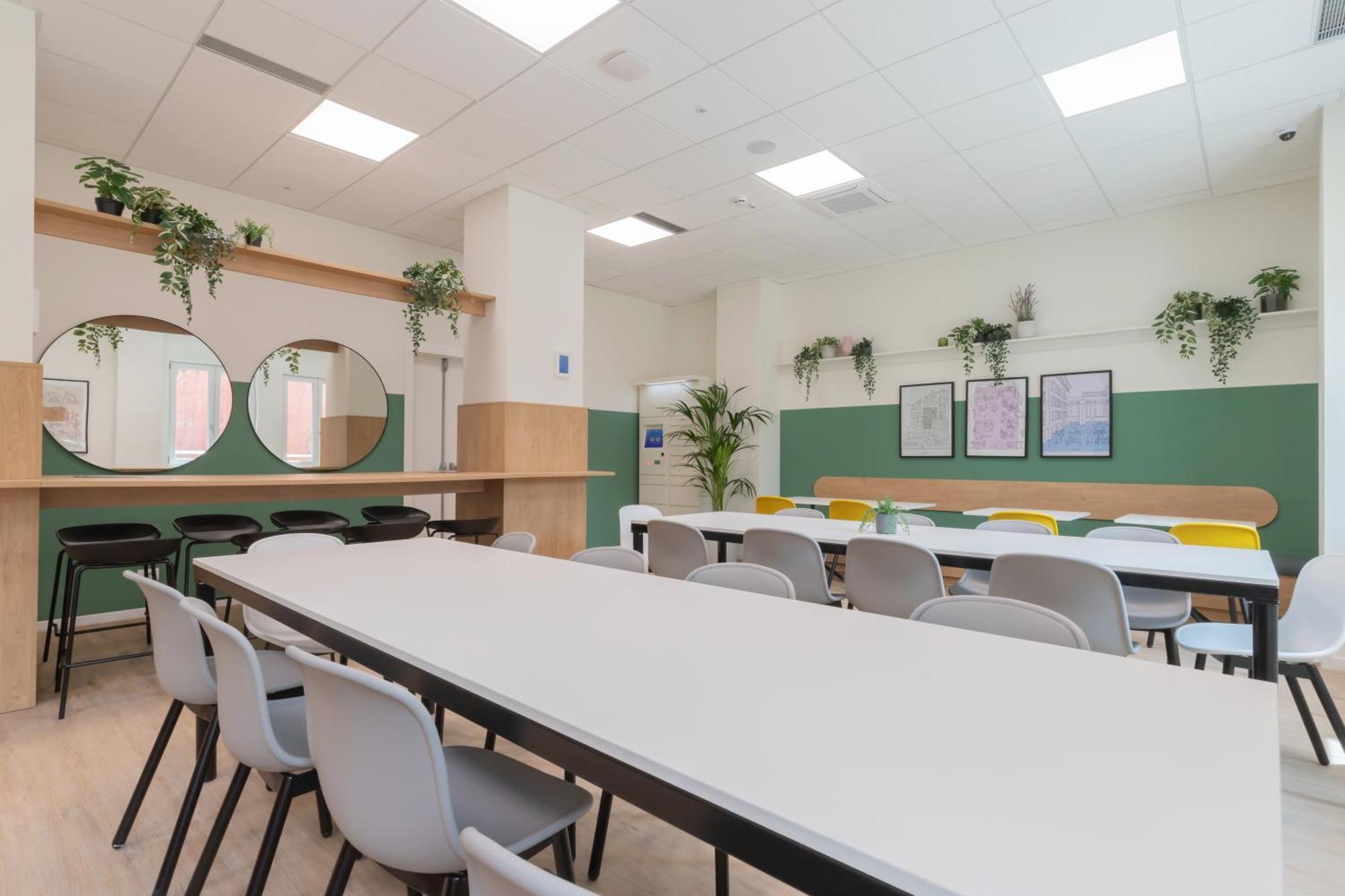 Well-Located Campus Rooms Near City Park Милано Екстериор снимка