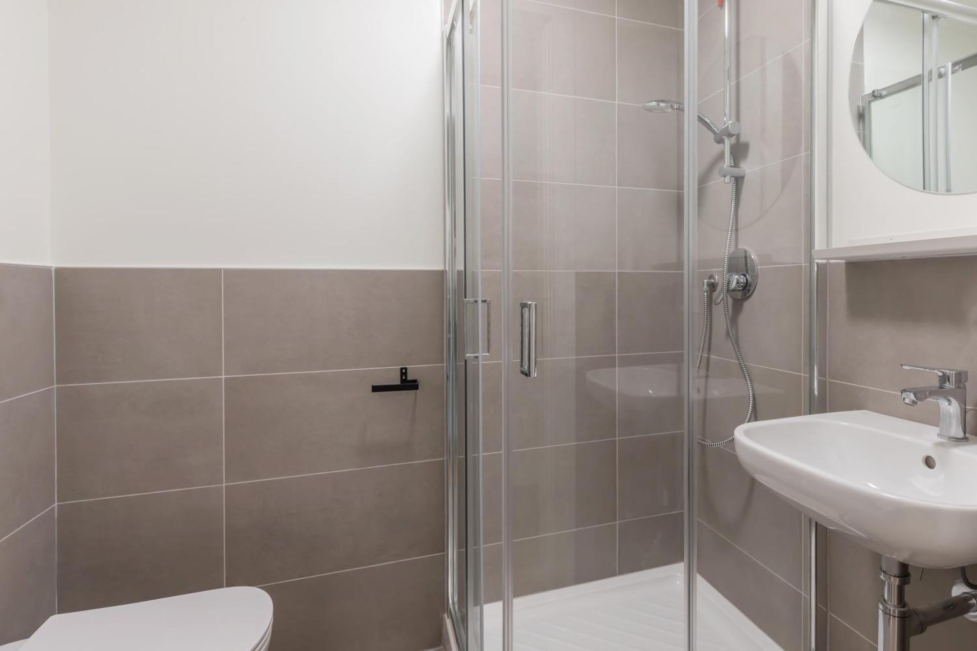 Well-Located Campus Rooms Near City Park Милано Екстериор снимка