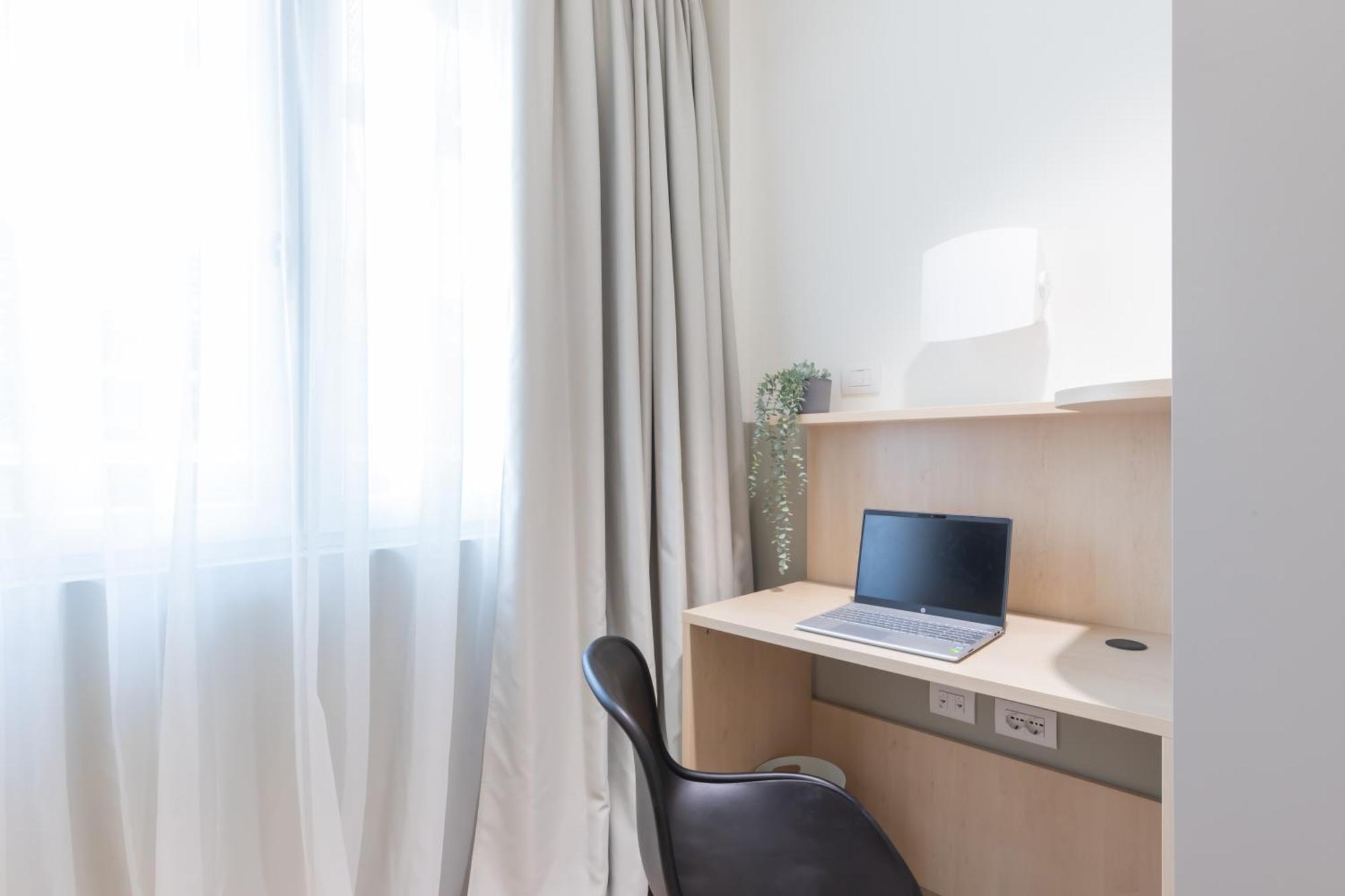 Well-Located Campus Rooms Near City Park Милано Екстериор снимка