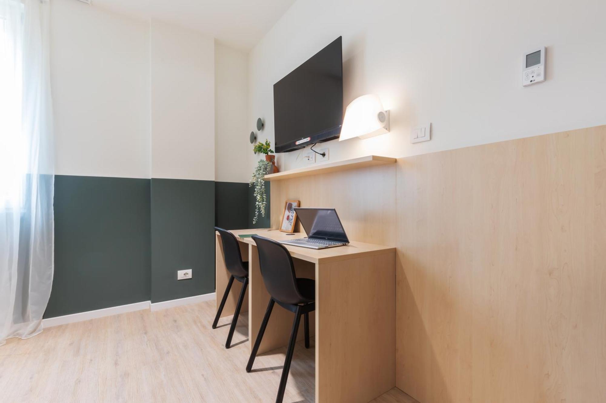 Well-Located Campus Rooms Near City Park Милано Екстериор снимка